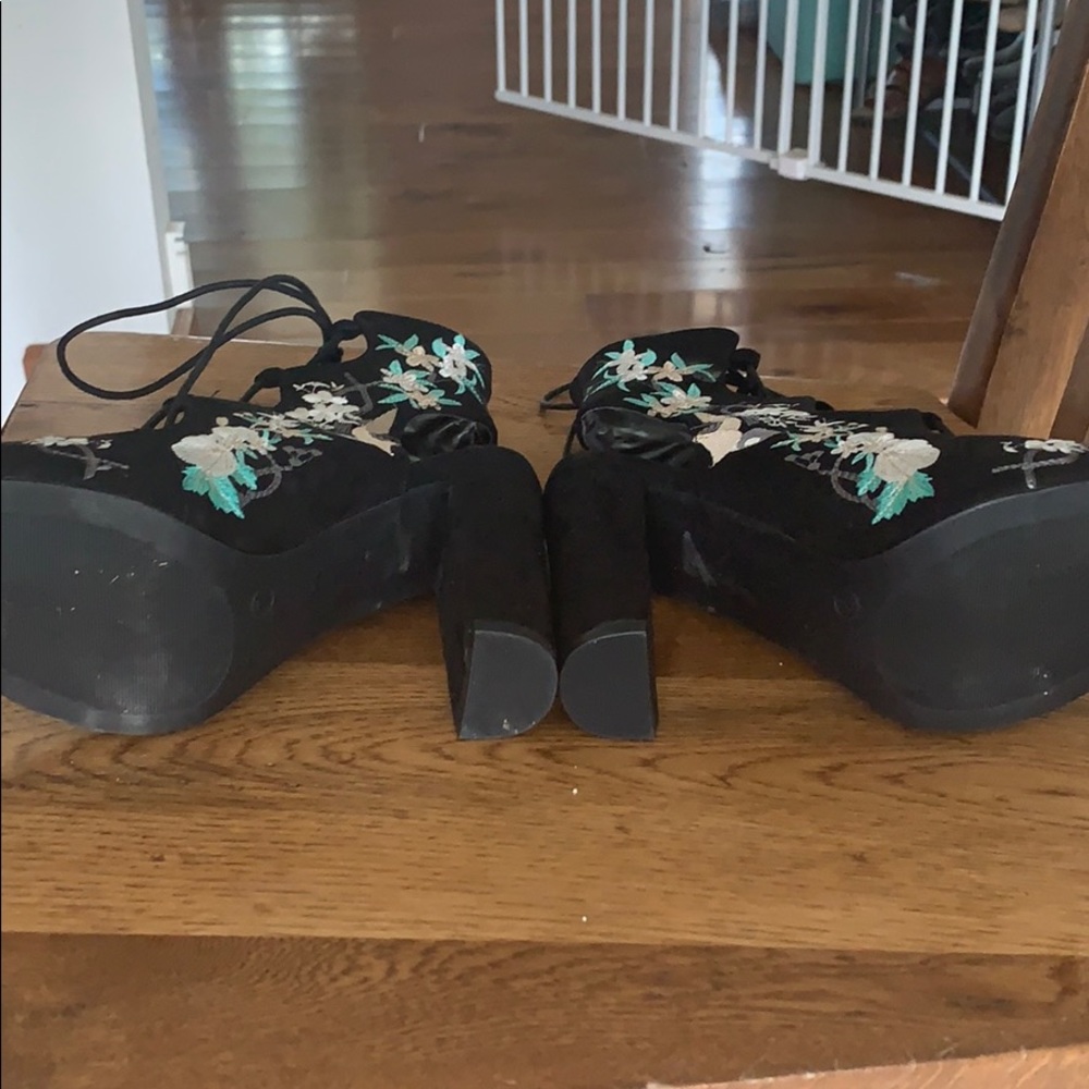 Heels - Picture 4 of 5